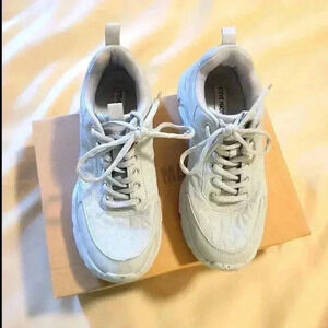 Steve Madden "About" Chunky Sneakers in Light Grey. Barely Worn!